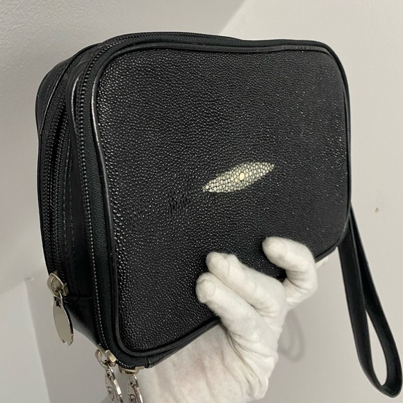 Rivers Eight wristlet in a black string-ray - Picture 8 of 9